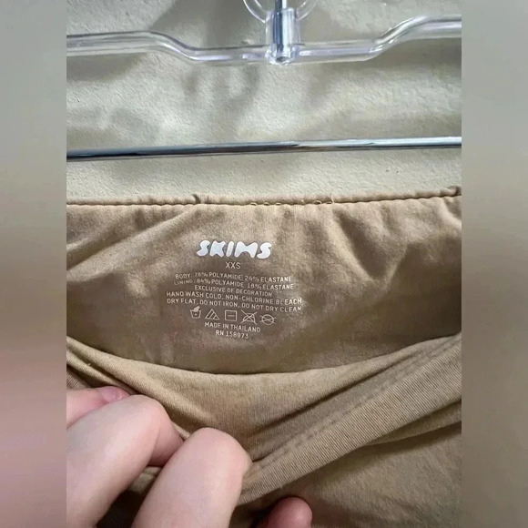 SKIMS Everybody Bandeau - Picture 3 of 3